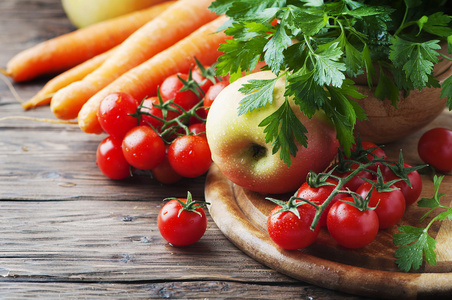 西红柿和苹果的健康食品