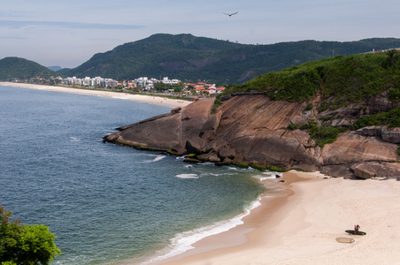 在一天时间的 Recreio 海滩