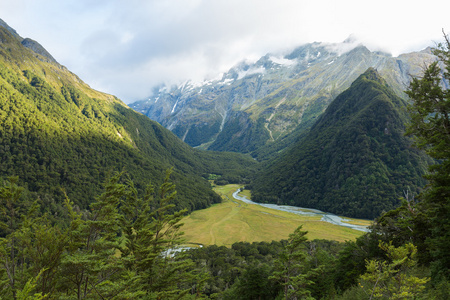 下来到 Routeburn 单位的壮丽景色