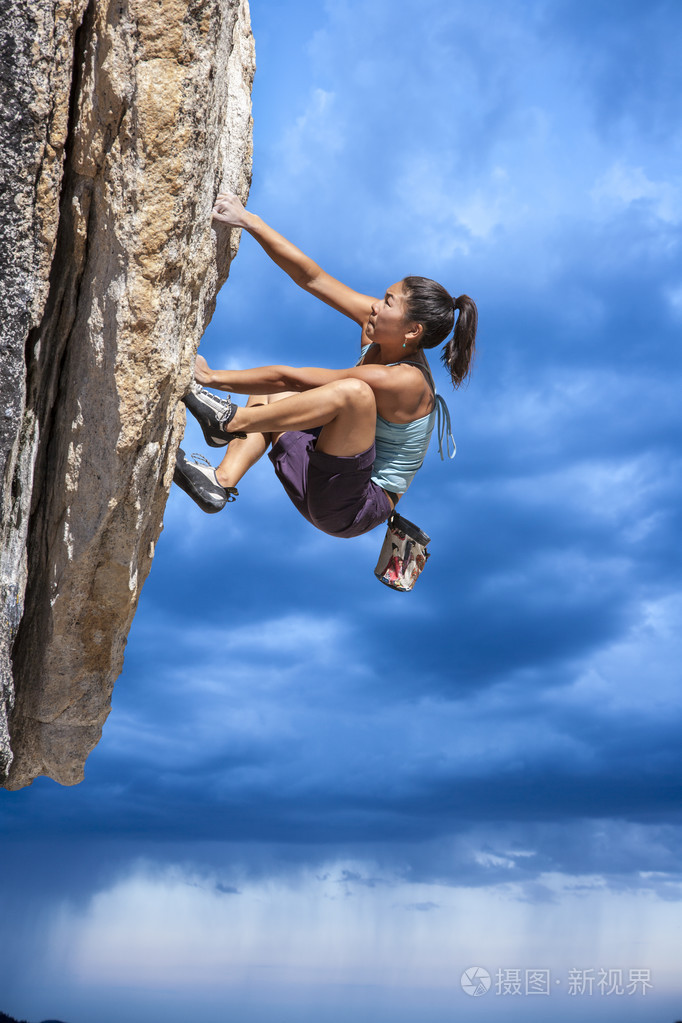 坚持这种悬崖攀岩