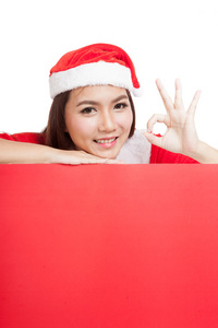 亚洲圣诞女孩与圣诞老人服装秀好与空白