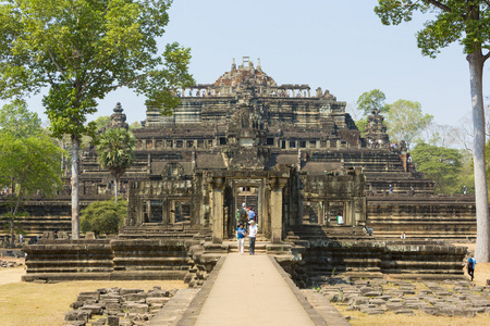 碧蓝的巴浦翁寺，柬埔寨游客