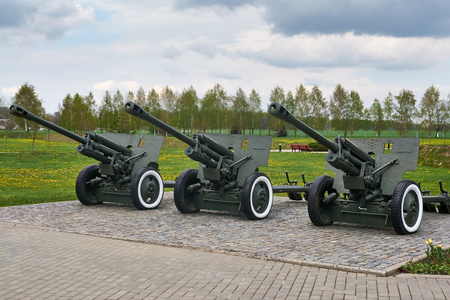 第二次世界大战的三门大炮图片