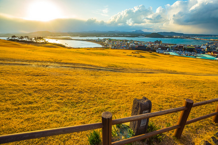 查看从韩国济州岛城山日出峰山