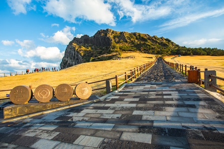 城山日出峰山在韩国济州岛的视图