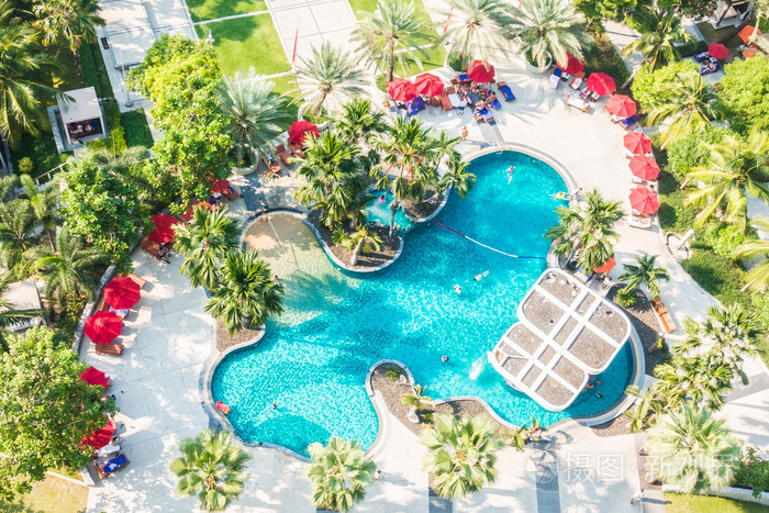 游泳池的鸟瞰图