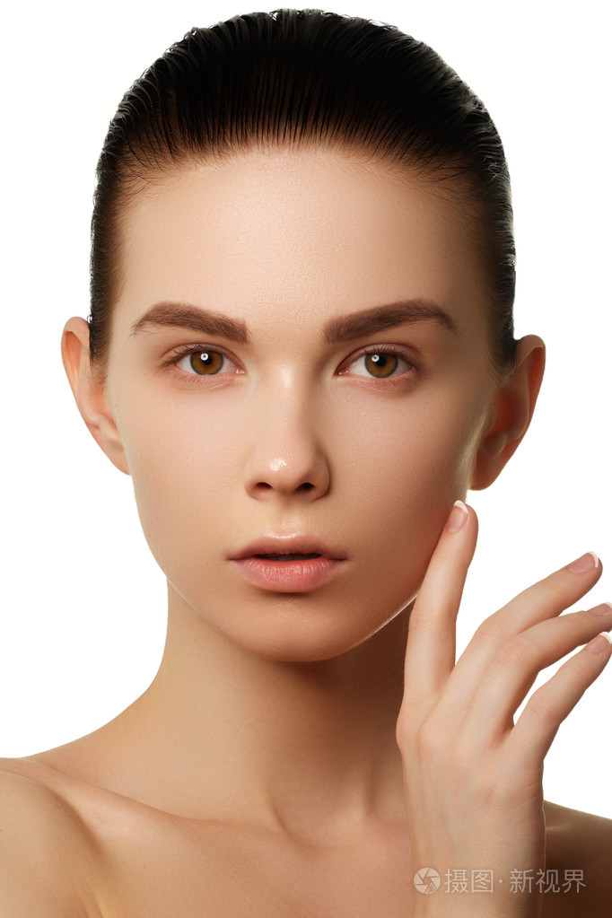 美女面部肖像. 漂亮的水疗模特女孩带香水