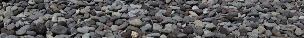 海滩上的石头全景