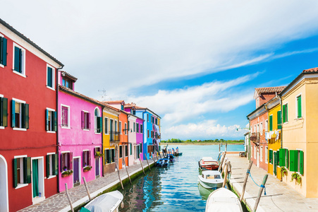 色彩缤纷的房子，在布拉诺岛附近的威尼斯意大利
