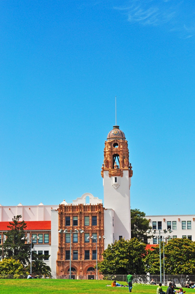 美国加利福尼亚州旧金山旧金山阿西斯使命或多洛雷斯大教堂教堂的钟楼