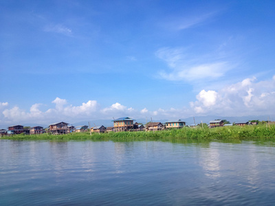 茵莱湖，缅甸传统浮村屋