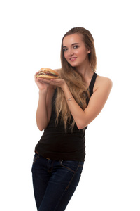 年轻漂亮的女孩，与一个汉堡在白色背景上孤立的手