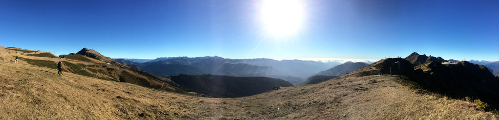 高山滑雪度假村罗莎  德鲁日在红波利亚纳流行 