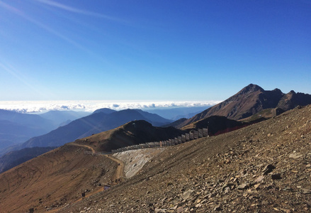 高加索地区，俄罗斯索契  高山滑雪度假村罗莎  德鲁日在红波利亚纳