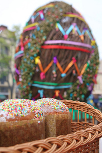 乌克兰传统复活节蛋糕撕成小块