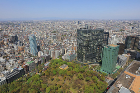 东京市中心的街道新宿摩天大楼