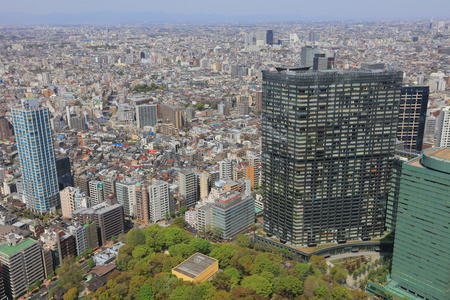 东京市中心的街道新宿摩天大楼