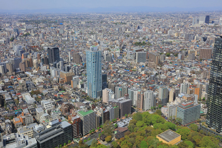 东京市中心的街道新宿摩天大楼