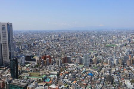 东京市中心的街道新宿摩天大楼