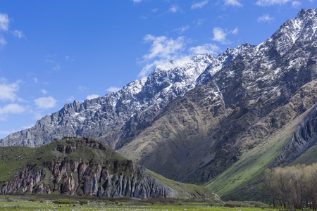 佐治亚州高卡兹的山岭景观，美丽的天空