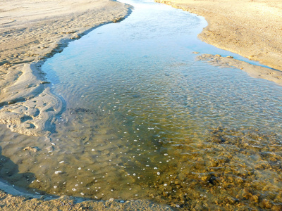 白天流室外水