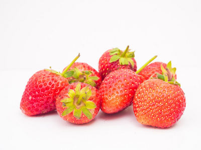 新鲜草莓，白色背景水果，用于饮食