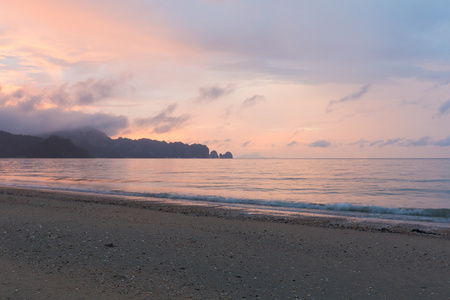 日出时的自然景观，沙海滩