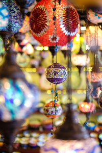 美丽的阿拉伯灯具在东方集市图片
