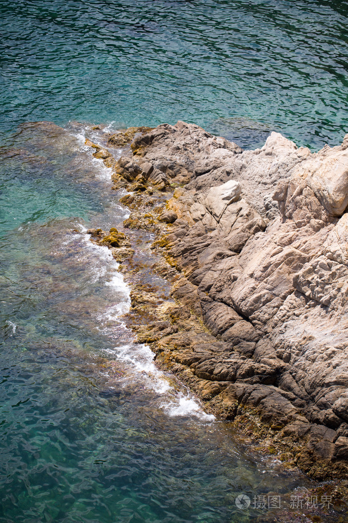 大海, 阳光和岩石