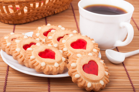 与心果冻和杯咖啡竹餐巾的 cookie