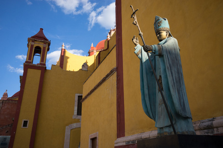 在墨西哥的宗教雕像