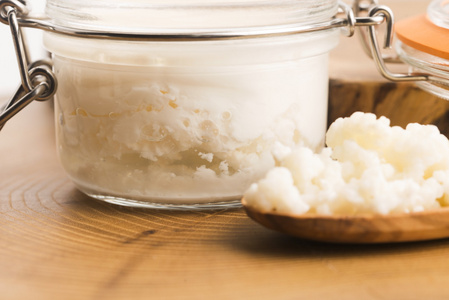 牛奶酸乳有机益生菌牛奶开菲尔粒照片