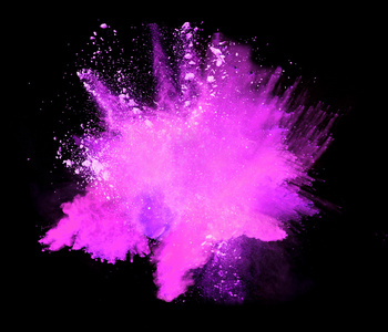 在黑色背景上的粉红色粉末的爆炸式增长