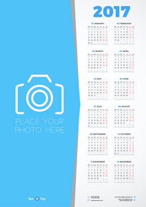 2017 年的日历设计模板。每周星期一开始。文具设计。矢量日历海报与照片的地方