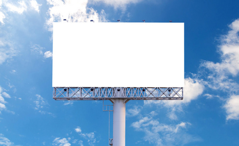 准备新广告与蓝蓝的天空高建群空白广告牌