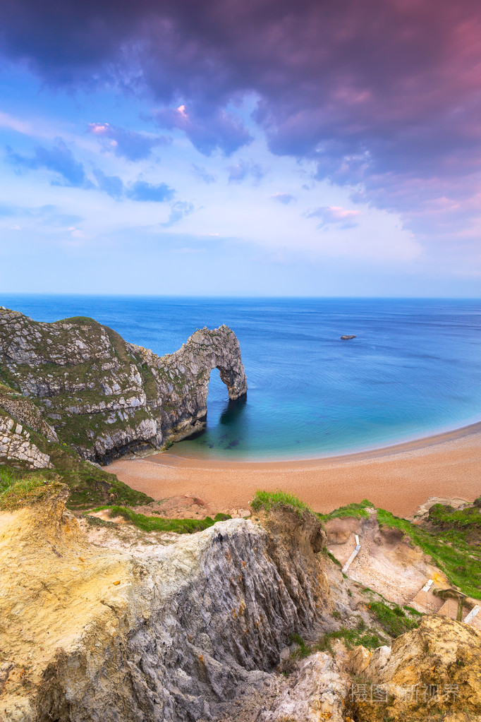 侏罗纪海岸海滩上的durdle门照片-正版商用图片1nscie-摄图新视界
