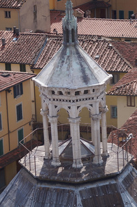 意大利的托斯卡纳，皮斯托亚的洗礼的灯笼