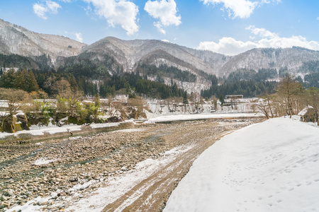 河与雪，高清晰度的图像