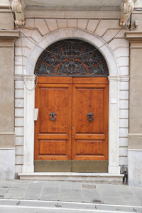 在马萨，托斯卡纳的门