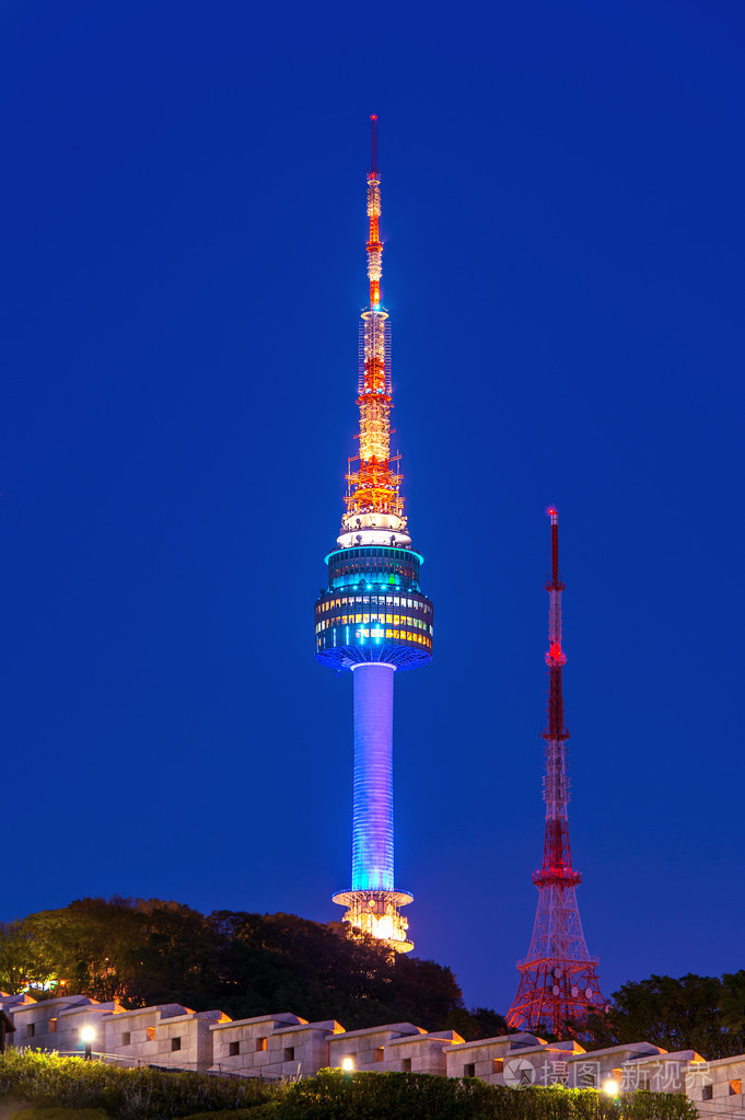 位于南山山位于中央,韩国首尔的 n 首尔塔