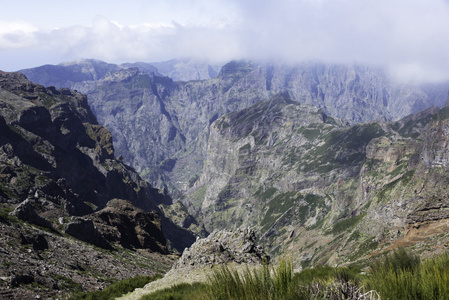 马德拉岛在云端上的 pico arieiro