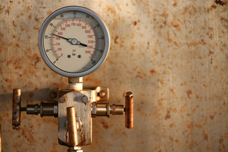 压力表在石油和天然气生产过程的监测情况，仪表的行业工作，行业背景和轨距特写中的措施