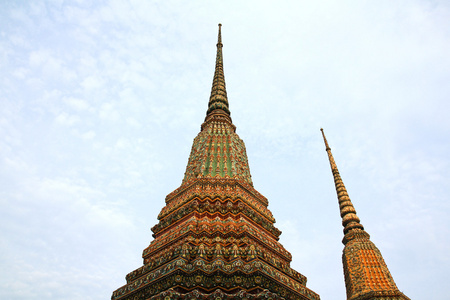 在泰国曼谷在佛寺中的正宗泰式建筑