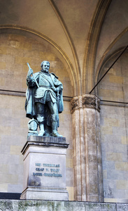 格拉夫 V 莉在慕尼黑的雕像