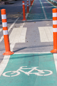 自行车车道沥青纹理和自行车道路标志