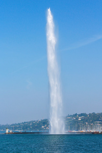 在瑞士日内瓦湖喷泉