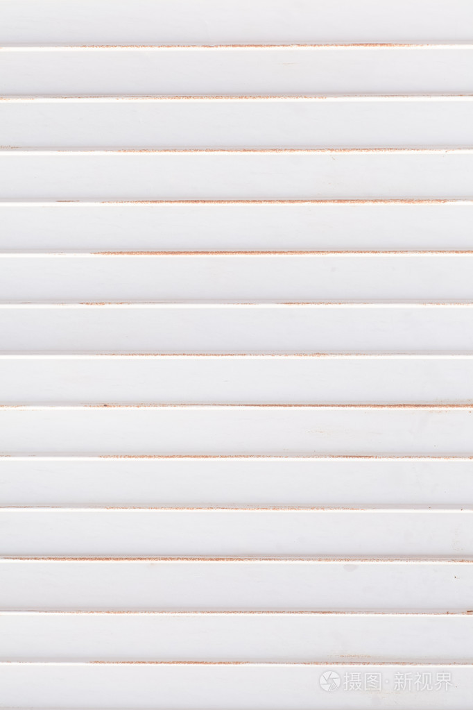 白色波纹的金属