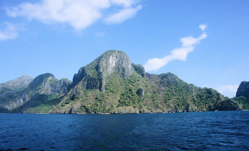 与热带岛屿的美丽海景。全景图。菲律宾