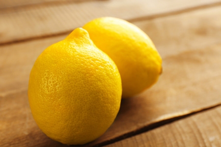 成熟的新鲜柠檬