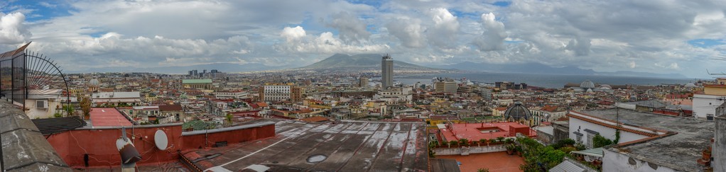 空中城市的那不勒斯概要与维苏威火山